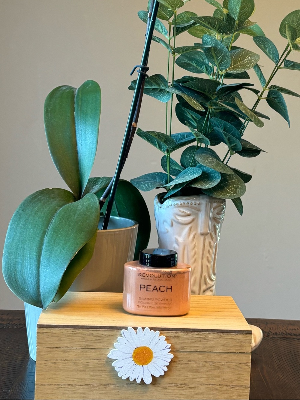 Revolution Peach Setting Powder - Peach and Black